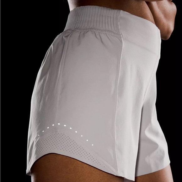 Lululemon Hotty Hot High Rise Short 4" Light Gray Women's Size 4 - Picture 1 of 7